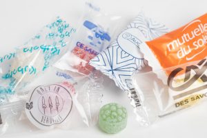 bonbons fruits acidulés givrés sous flow pack